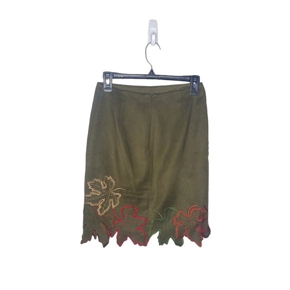 Muse Skirt Womens SZ 2 Green Embellished Embroidered Leaves Cut out Faux Suede - Picture 4 of 9
